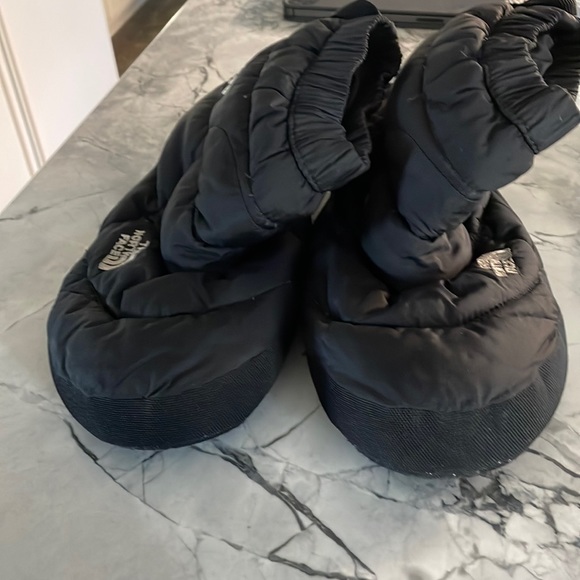 North face down booties. - Picture 1 of 4